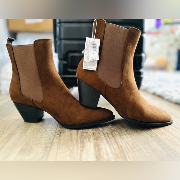 NWT HEELED BROWN CHELSEA BOOTS - Picture 3 of 4